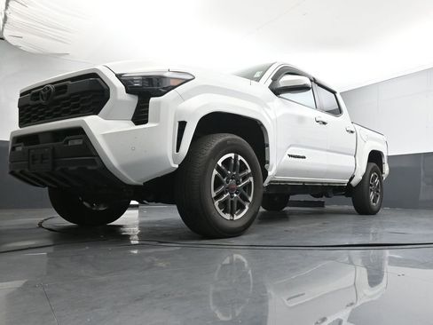 Used 2024 Toyota Tacoma TRD Sport AWD/4WD image 20