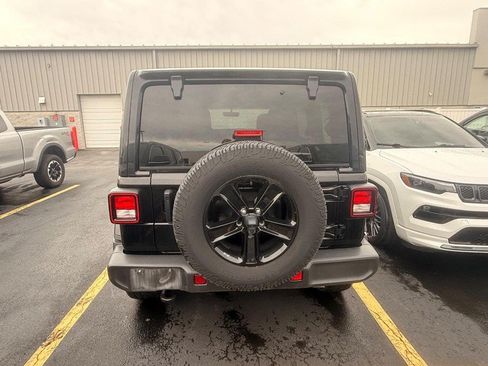 Used 2023 Jeep Wrangler Unlimited Sahara AWD/4WD image 6
