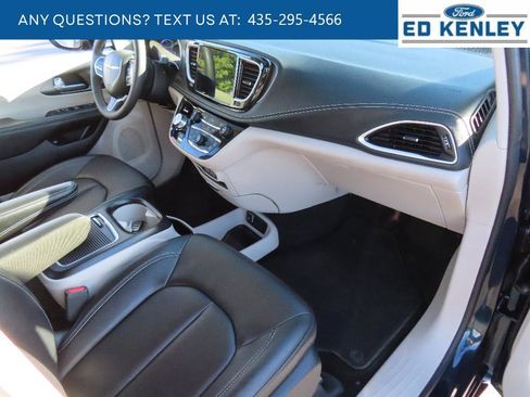 Used 2024 Chrysler Pacifica Limited FWD image 27
