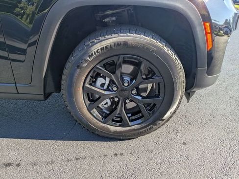 Used 2024 Jeep Grand Cherokee Altitude AWD/4WD image 11