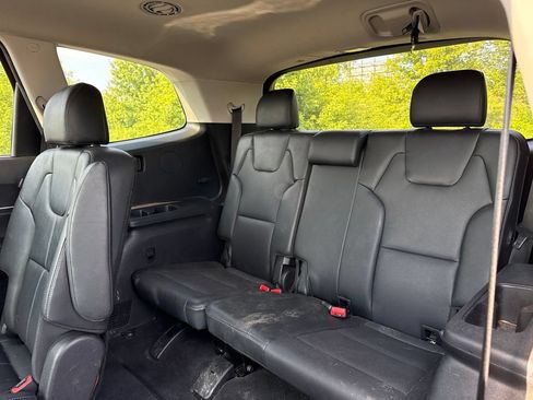 Used 2023 Kia Telluride EX w/ EX Captain's Chair Package AWD/4WD image 8