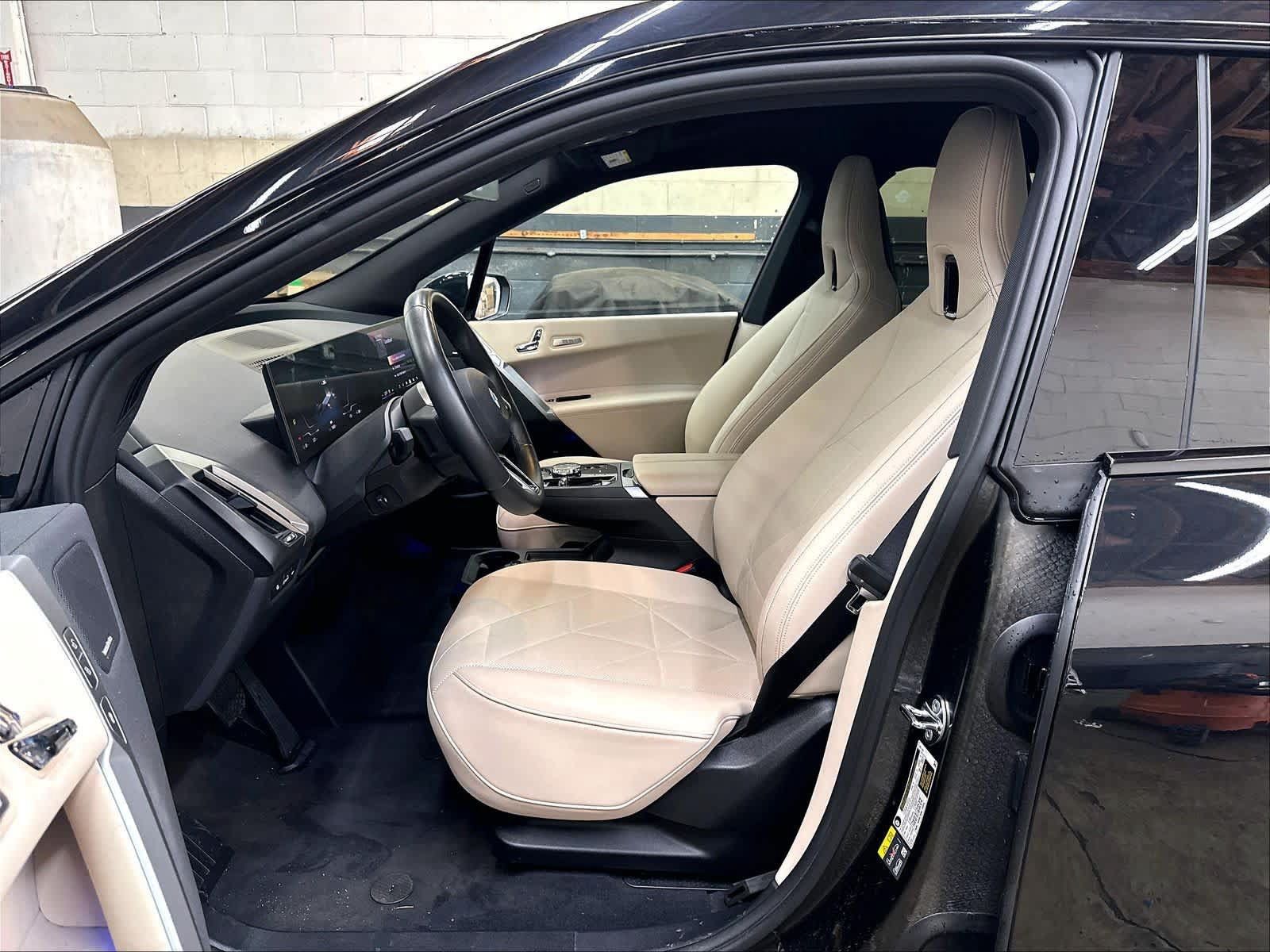 Used 2025 BMW iX xDrive50 w/ Premium Package AWD/4WD image 27