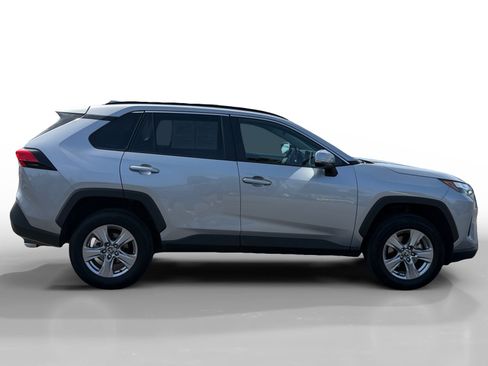 Used 2025 Toyota RAV4 XLE AWD/4WD image 6