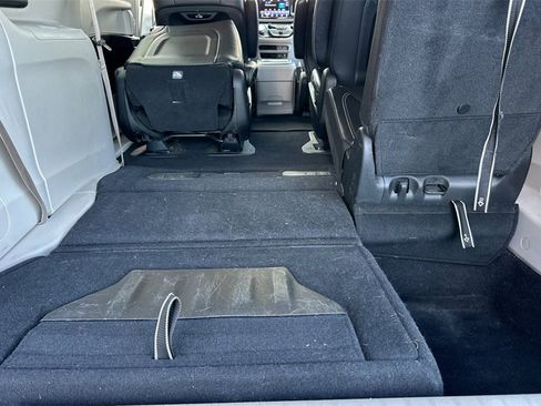 Used 2022 Chrysler Pacifica Touring-L image 13