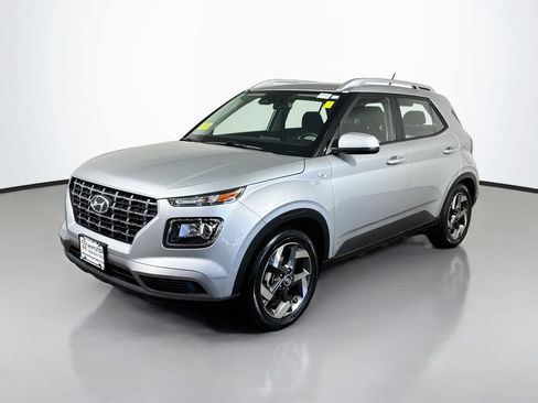 Used 2023 Hyundai Venue SEL FWD image 2