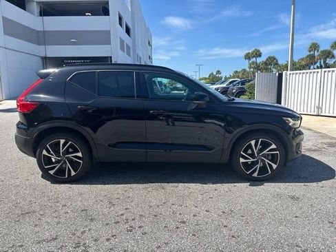 Used 2021 Volvo XC40 T5 R-Design AWD/4WD image 2