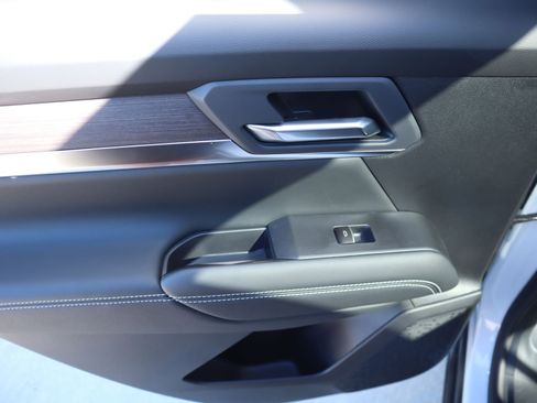 New 2026 GMC Terrain Denali w/ LPO, Floor Liner Package image 17