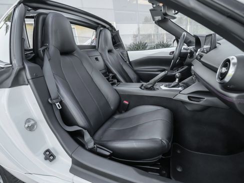 Used 2018 MAZDA MX-5 Miata RF Grand Touring image 38