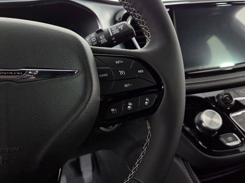 New 2026 Chrysler Pacifica Limited image 18