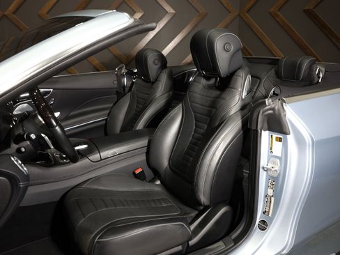 Used 2019 Mercedes-Benz S 560 Cabriolet w/ AMG Line Exterior image 3