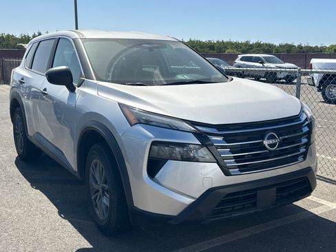 Certified 2024 Nissan Rogue S FWD image 2