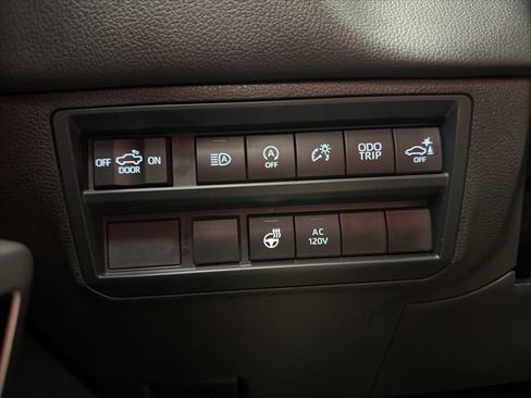Used 2025 Toyota Tundra Limited AWD/4WD image 64