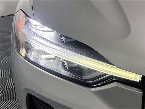 Used 2023 Volvo XC60 B5 Plus AWD/4WD image 28