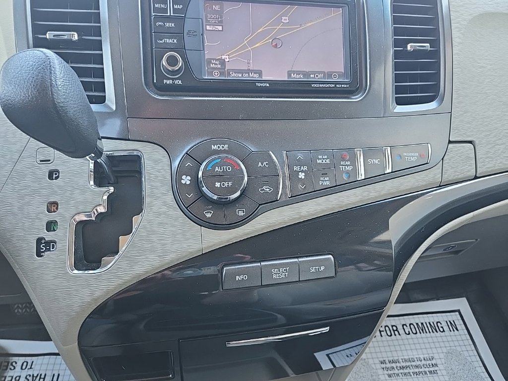 Used 2013 Toyota Sienna LE FWD image 18