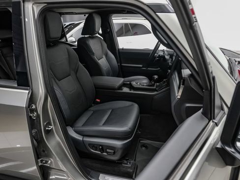 Used 2024 Lexus GX 550 w/ Accessory Package (Z1) AWD/4WD image 37
