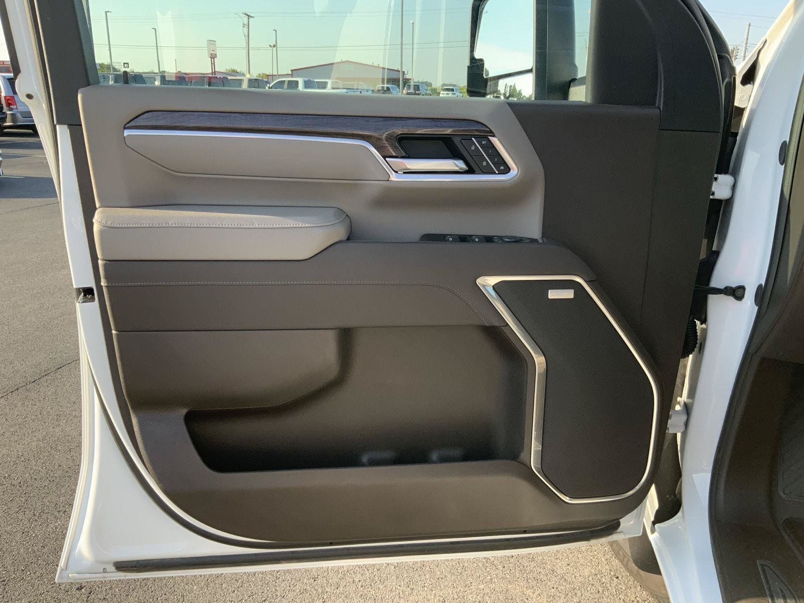 Used 2025 Chevrolet Silverado 3500 LTZ w/ LTZ Plus Package AWD/4WD image 19