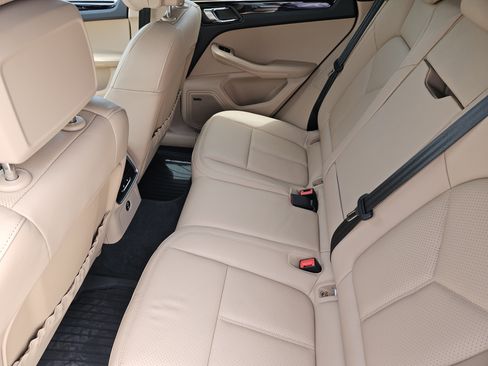 Certified 2026 Porsche Macan AWD/4WD image 28