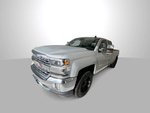 Used 2018 Chevrolet Silverado 1500 LTZ w/ LTZ Plus Package AWD/4WD image 4