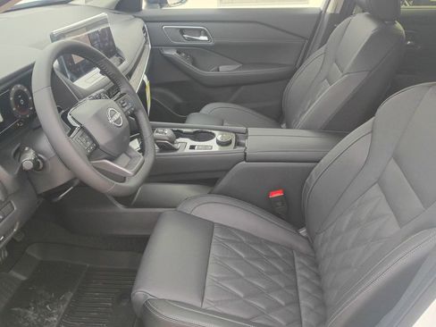 New 2026 Nissan Rogue Platinum w/ Tech Package AWD/4WD image 19