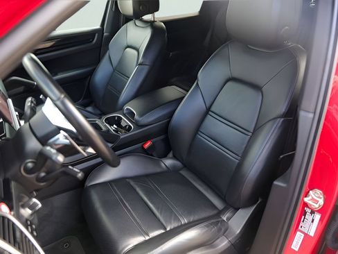 Used 2021 Porsche Cayenne AWD/4WD image 7