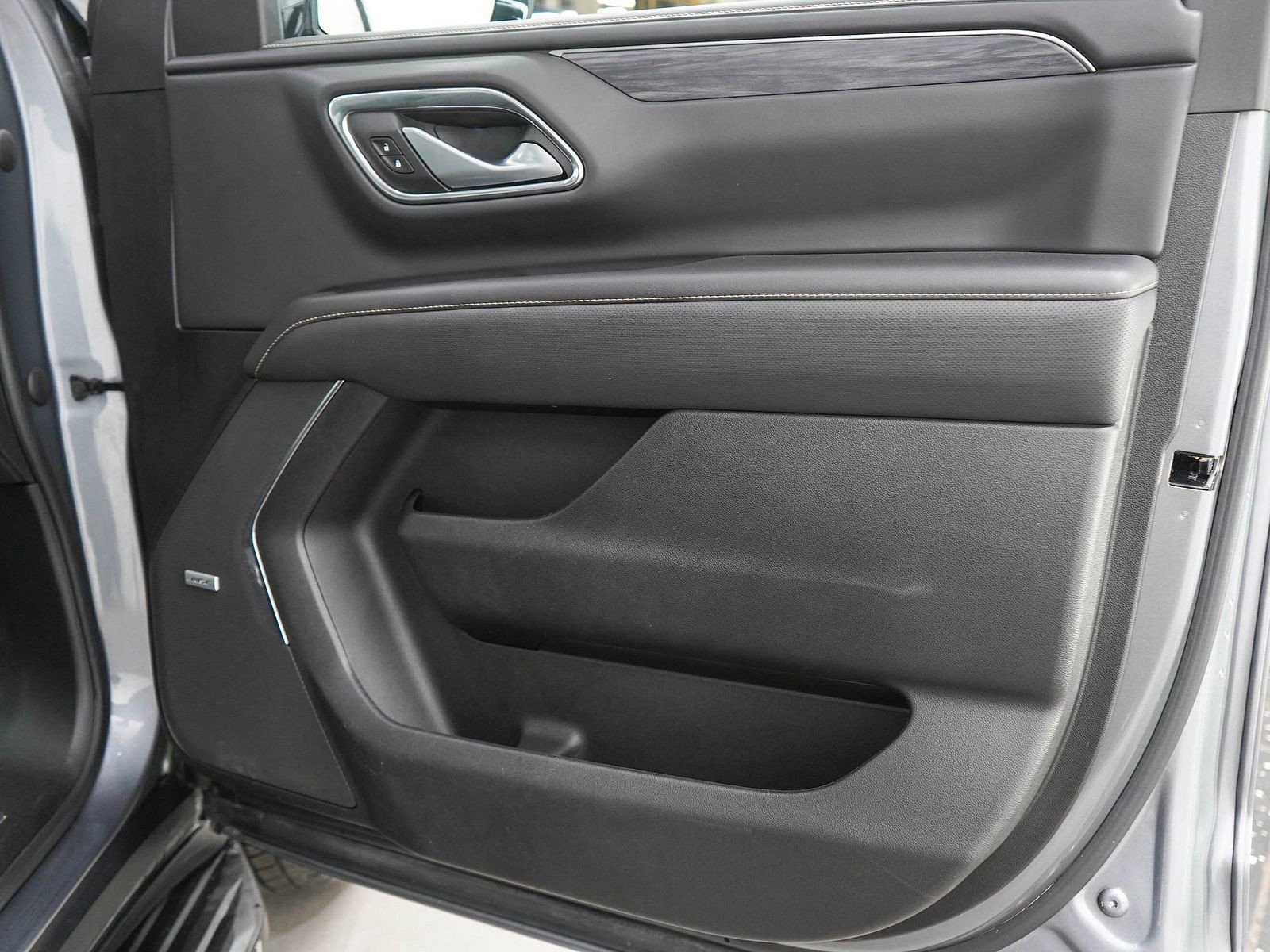 Used 2022 GMC Yukon SLT w/ SLT Premium Package AWD/4WD image 9