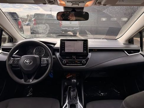 Used 2020 Toyota Corolla LE image 18