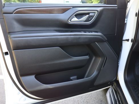Used 2022 GMC Yukon SLE w/ Gmc Pro Safety Plus Package RWD image 19