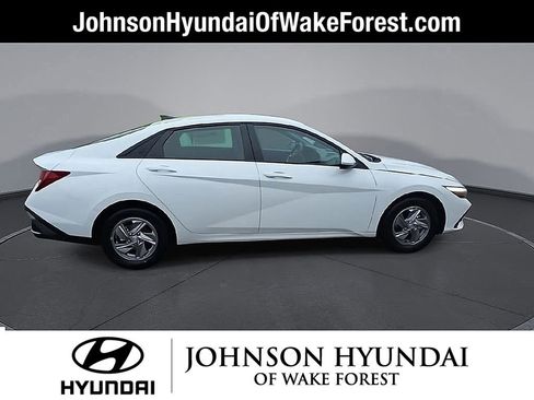 New 2026 Hyundai Elantra SE FWD image 13
