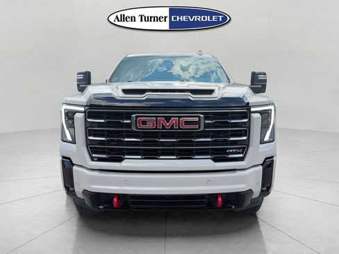 Used 2026 GMC Sierra 2500 AT4 AWD/4WD image 2