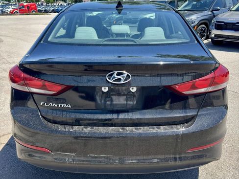 Used 2017 Hyundai Elantra SE FWD image 4