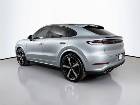 Used 2025 Porsche Cayenne Coupe AWD/4WD image 3