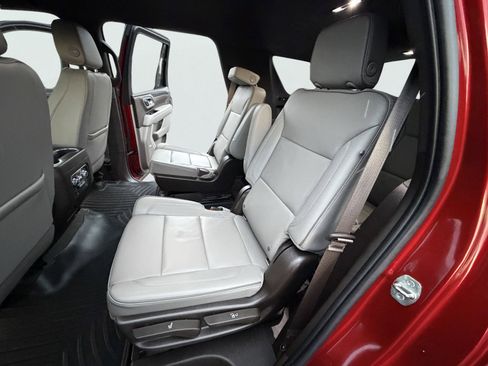 Used 2022 GMC Yukon SLT w/ SLT Luxury Package image 14