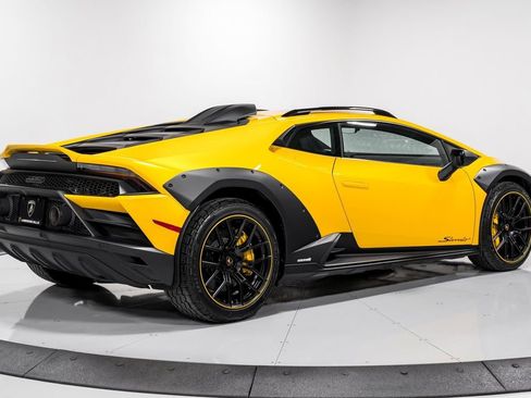 Used 2024 Lamborghini Huracan Sterrato image 3