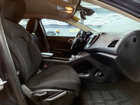 Used 2017 Chrysler 200 LX FWD image 4