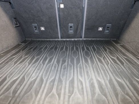 Used 2019 Land Rover Range Rover Velar S image 17