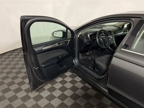 Used 2018 Ford Fusion SE w/ Fusion SE Technology Package image 19