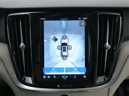 Used 2024 Volvo V60 B5 Cross Country Plus image 20