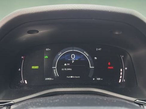 Used 2025 Toyota Camry SE image 15