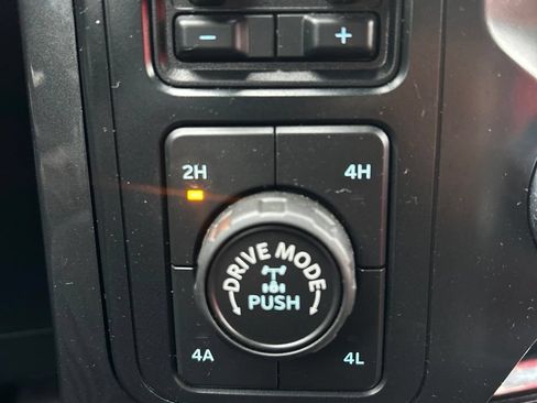 Used 2022 Ford F150 Lariat w/ Equipment Group 502A High AWD/4WD image 26