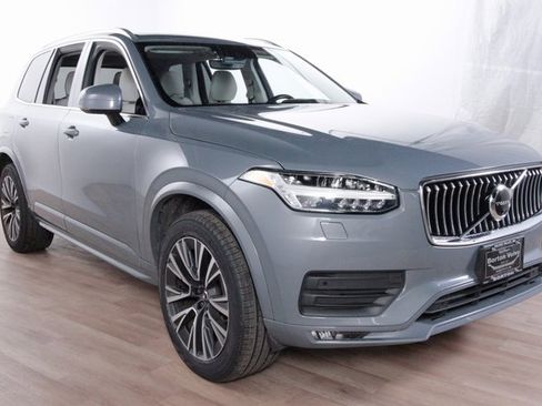 Certified 2022 Volvo XC90 T6 Momentum w/ Advanced Package image 3