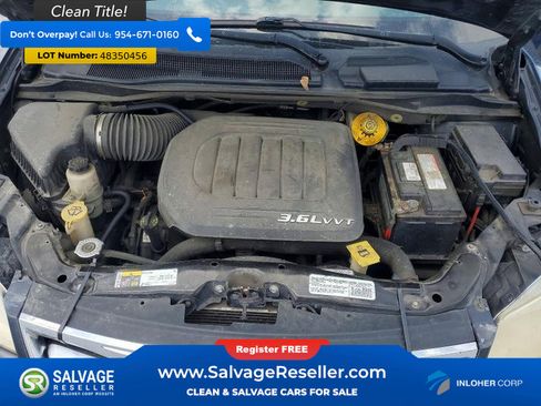 Used 2014 Chrysler Town & Country Touring FWD image 16