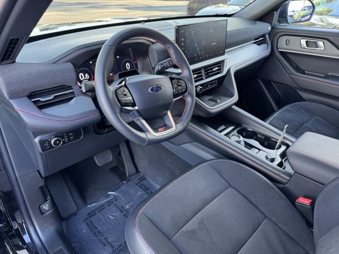 Used 2025 Ford Explorer ST image 16