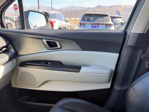 Used 2024 Kia Carnival LX image 37