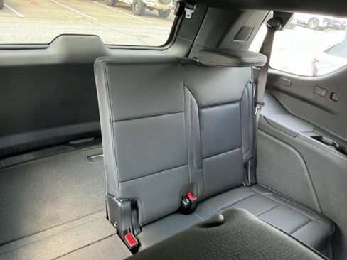 Used 2026 GMC Yukon Denali w/ Sun & Power Step Package AWD/4WD image 9