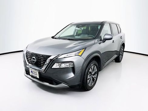 Used 2023 Nissan Rogue SV image 3