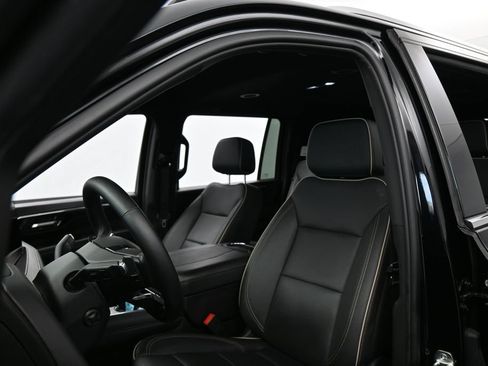 Used 2026 Chevrolet Suburban Premier AWD/4WD image 10