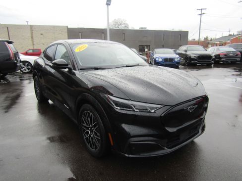 Used 2025 Ford Mustang Mach-E Premium image 5