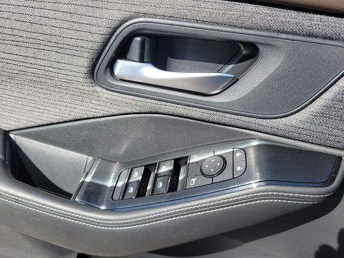 Certified 2022 Nissan Rogue SV FWD image 13