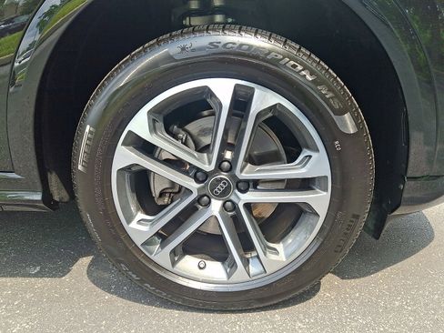 Certified 2025 Audi Q5 Premium w/ Convenience Package AWD/4WD image 8