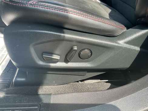 Used 2019 Ford Explorer XLT w/ Equipment Group 202A AWD/4WD image 12
